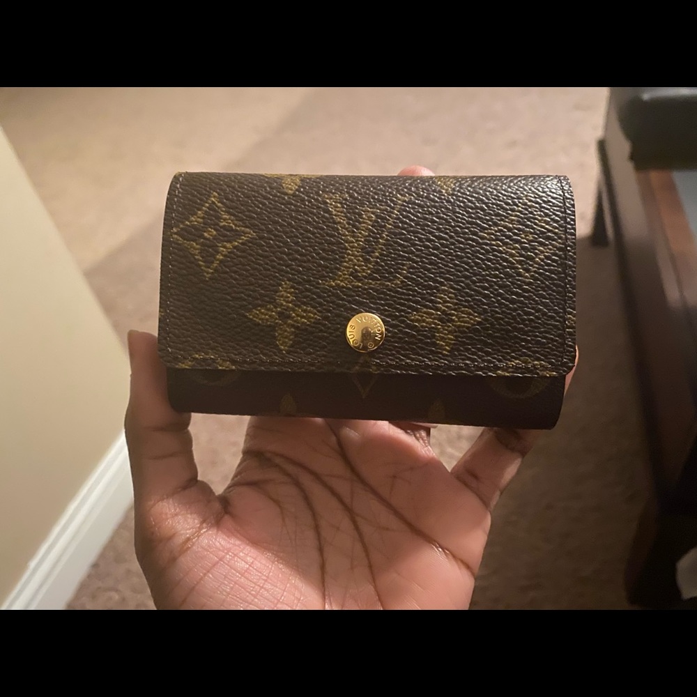 Louis Vuitton 6 key holder